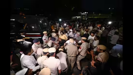 Red Fort Congress Demonstration: Delhi Police Free Detained Politicians