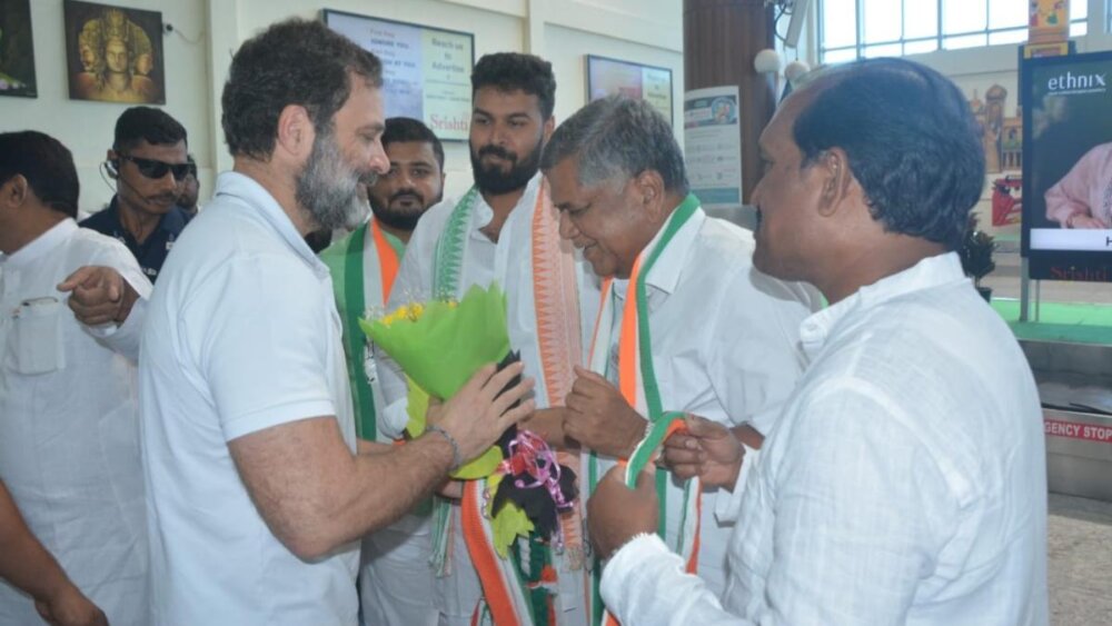Rahul Gandhi Reaches Karnataka