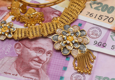 Indians Rush For Gold In Order To Change 2000 Rupee Notes