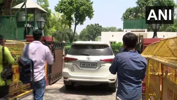 Bajrang Punia visited Union Minister Anurag Thakur's Home