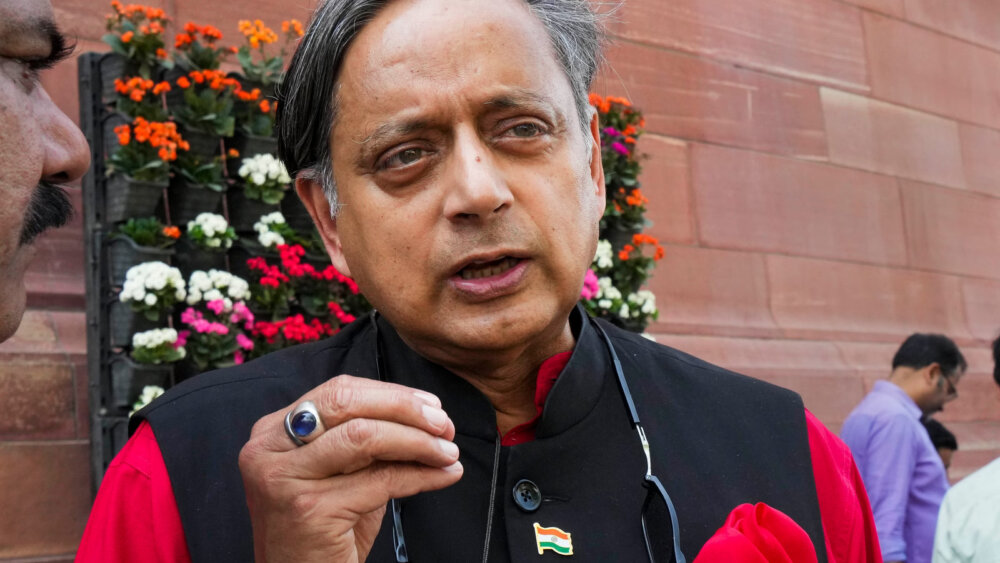 Shashi Tharoor proclaimed in favor of INDIA, "NDA Ki Lagegi Lanka"