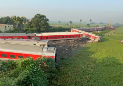 North East Express derailed leave six people dead and 100 injured